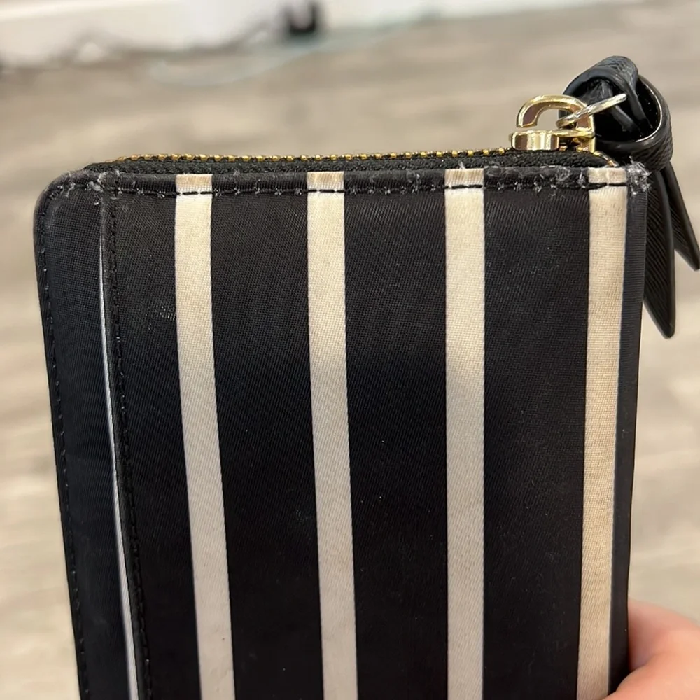 Kate Spade Black White Striped Large Wallet - Picture 3 of 7
